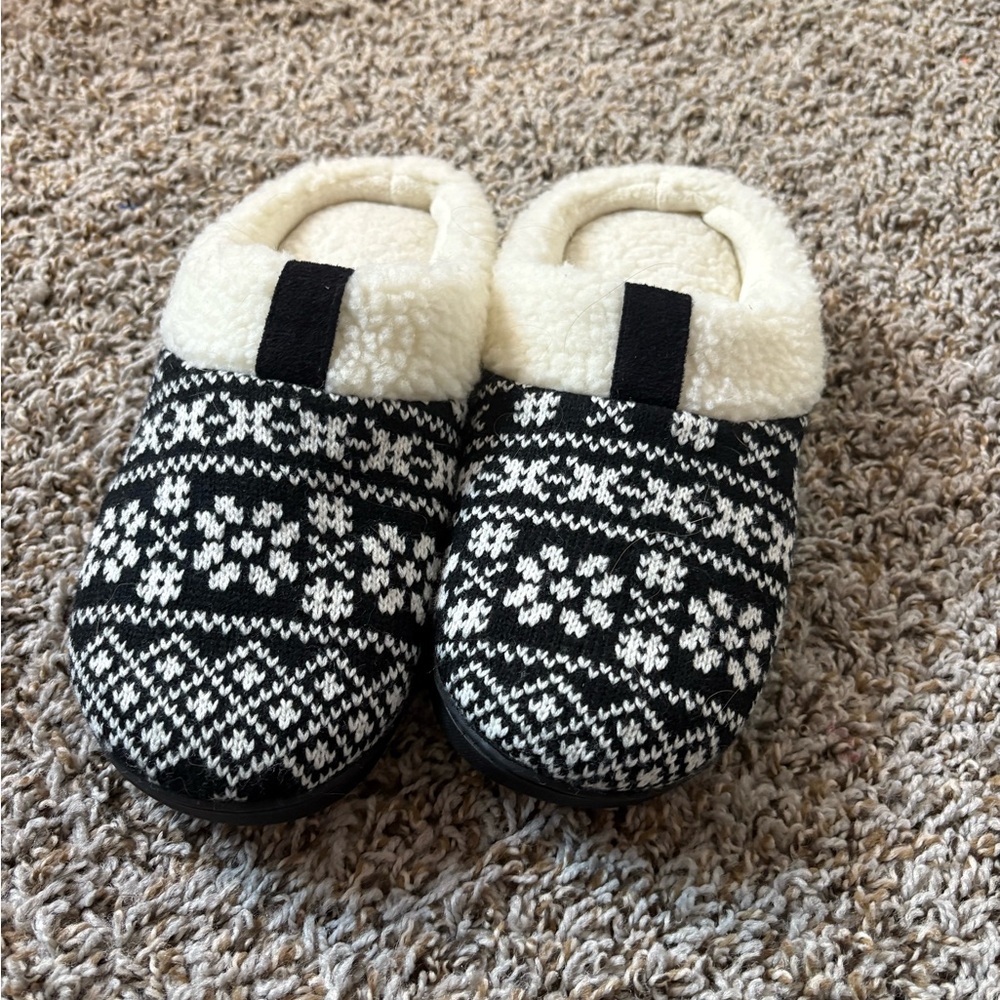 Isotoner Black and White Patterned Kids Slippers